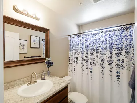 Bath - 3297 Bridgewater Ct, Redding, CA 96003 photo 1 of 3