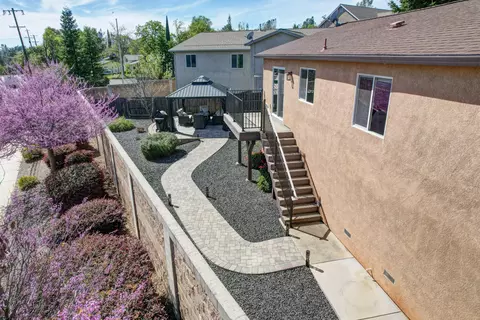 Exterior - 3297 Bridgewater Ct, Redding, CA 96003 photo 3 of 9