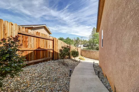 Exterior - 3297 Bridgewater Ct, Redding, CA 96003 photo 7 of 9