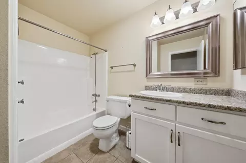 Bath - 5961 Sierra Dr, Redding, CA 96003 photo 2 of 2