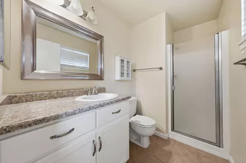 Bath - 5961 Sierra Dr, Redding, CA 96003 photo 1 of 2