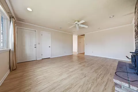 Living - 5961 Sierra Dr, Redding, CA 96003 photo 4 of 5