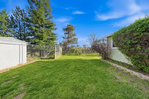 Exterior - 5961 Sierra Dr, Redding, CA 96003 photo 5 of 8