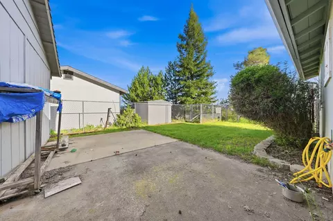 Exterior - 5961 Sierra Dr, Redding, CA 96003 photo 4 of 8