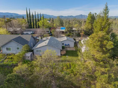 View/Area - 5961 Sierra Dr, Redding, CA 96003 photo 3 of 9