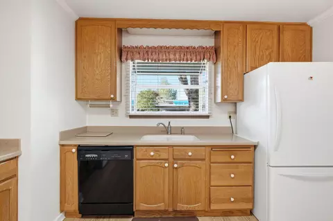 Kitchen - 5961 Sierra Dr, Redding, CA 96003 photo 2 of 3