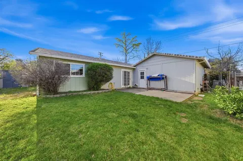 Exterior - 5961 Sierra Dr, Redding, CA 96003 photo 3 of 8