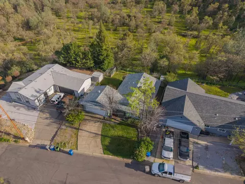 View/Area - 5961 Sierra Dr, Redding, CA 96003 photo 8 of 9