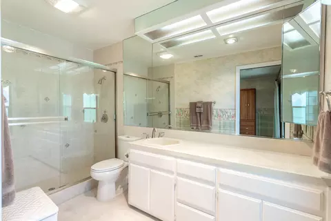 Bath - 22425 Brent Rd, Red Bluff, CA 96080 photo 1 of 2