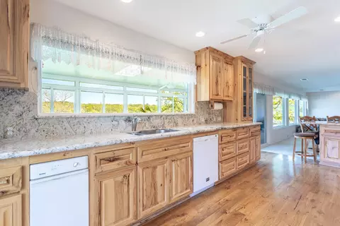 Kitchen - 22425 Brent Rd, Red Bluff, CA 96080 photo 5 of 10