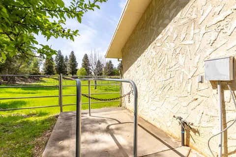 Exterior - 22425 Brent Rd, Red Bluff, CA 96080 photo 10 of 22