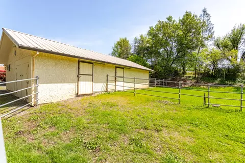 Exterior - 22425 Brent Rd, Red Bluff, CA 96080 photo 6 of 22