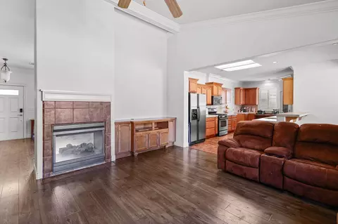 Living - 938 Leisha Ln, Redding, CA 96001 photo 3 of 4