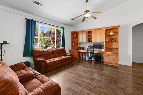 Living - 938 Leisha Ln, Redding, CA 96001 photo 2 of 4
