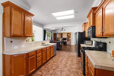 Kitchen - 938 Leisha Ln, Redding, CA 96001 photo 3 of 3
