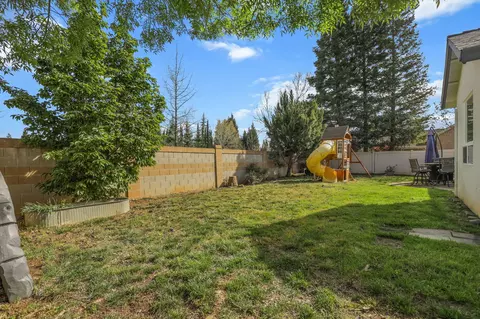 Exterior - 938 Leisha Ln, Redding, CA 96001 photo 4 of 7
