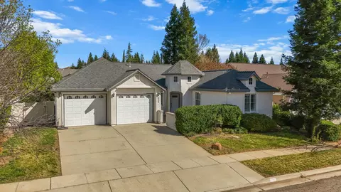 938 Leisha Ln, Redding, CA 96001