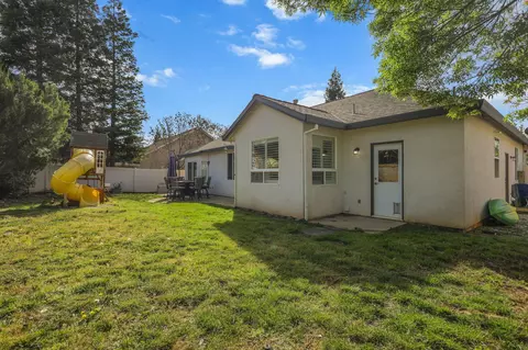 Exterior - 938 Leisha Ln, Redding, CA 96001 photo 3 of 7