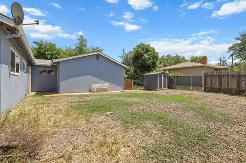 Exterior - 2455 Belladonna St, Redding, CA 96002 photo 12 of 13