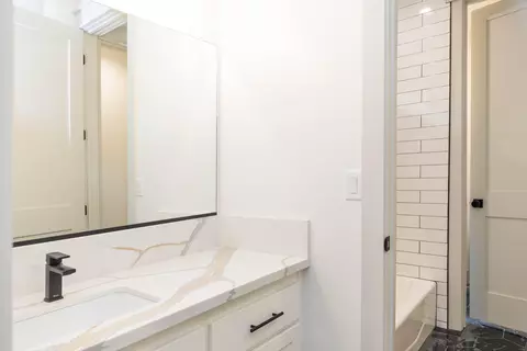 Bath - 14765 Molluc Dr, Red Bluff, CA 96080 photo 4 of 5