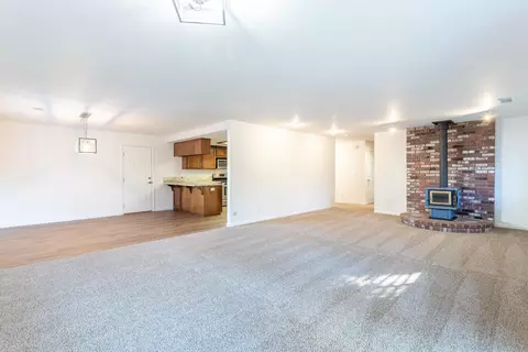 Living - 5782 Old Barn Way, Redding, CA 96001 photo 2 of 3