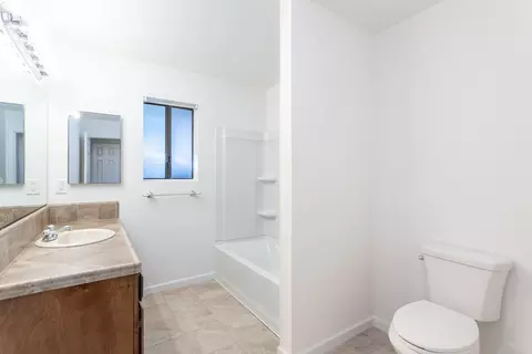 Bath - 5782 Old Barn Way, Redding, CA 96001 photo 2 of 2
