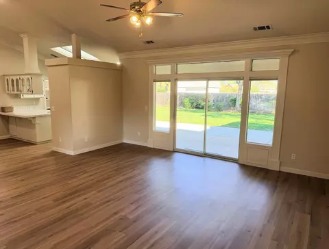 Living - 4365 Heather Ridge Ln, Redding, CA 96001 photo 3 of 4