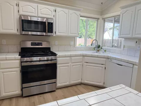 Kitchen - 4365 Heather Ridge Ln, Redding, CA 96001 photo 2 of 2