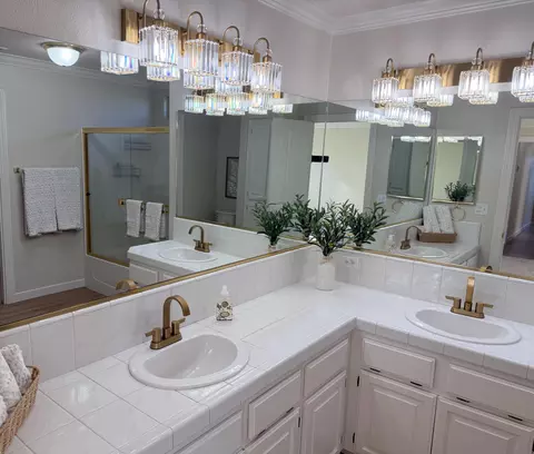 Bath - 4365 Heather Ridge Ln, Redding, CA 96001 photo 1 of 3