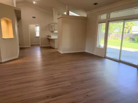 Living - 4365 Heather Ridge Ln, Redding, CA 96001 photo 4 of 4