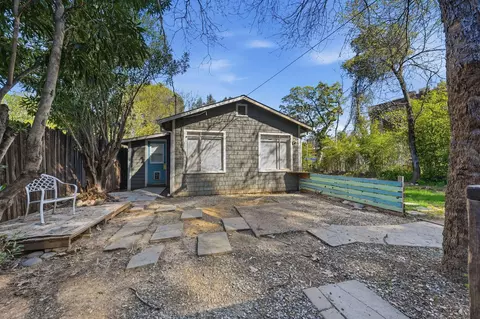 Exterior - 1377 Willis St, Redding, CA 96001 photo 3 of 5