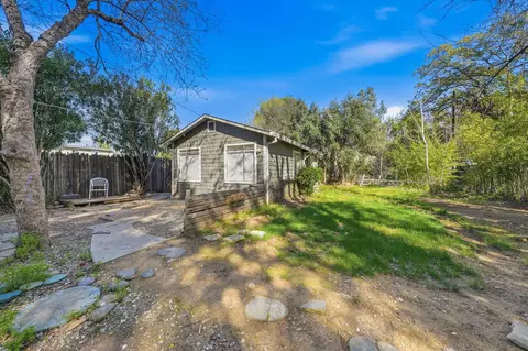 1377 Willis St, Redding, CA 96001