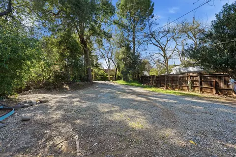 Exterior - 1377 Willis St, Redding, CA 96001 photo 4 of 5