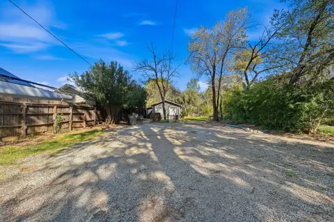 Exterior - 1377 Willis St, Redding, CA 96001 photo 5 of 5