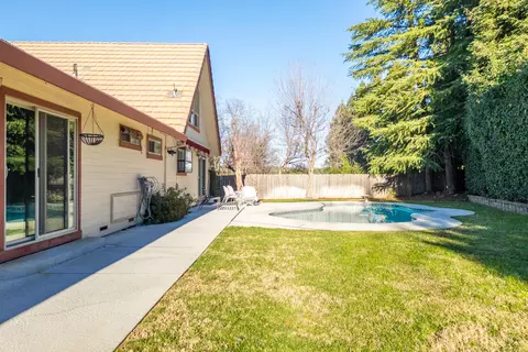 Exterior - 500 Seavy Ct, Redding, CA 96001 photo 16 of 21