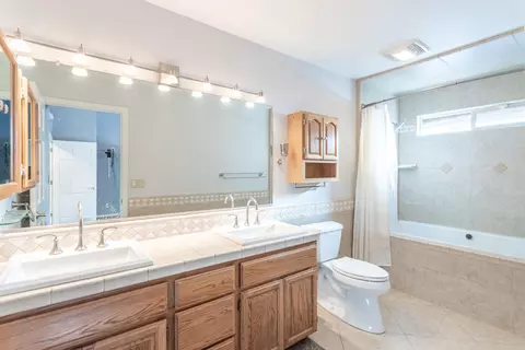 Bath - 500 Seavy Ct, Redding, CA 96001 photo 2 of 3