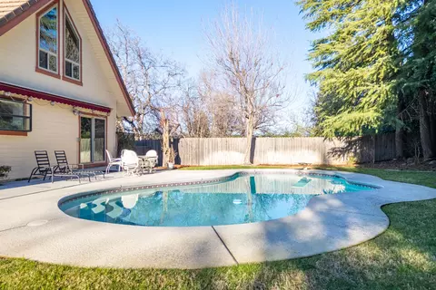 Exterior - 500 Seavy Ct, Redding, CA 96001 photo 18 of 21