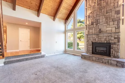 Living - 500 Seavy Ct, Redding, CA 96001 photo 3 of 4