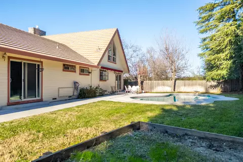 Exterior - 500 Seavy Ct, Redding, CA 96001 photo 17 of 21