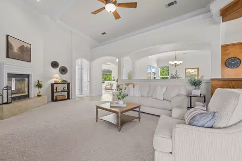 2110 Cadjew St, Redding, CA 96003