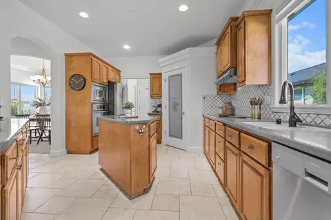 Kitchen - 2110 Cadjew St, Redding, CA 96003 photo 2 of 4