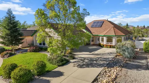 2110 Cadjew St, Redding, CA 96003