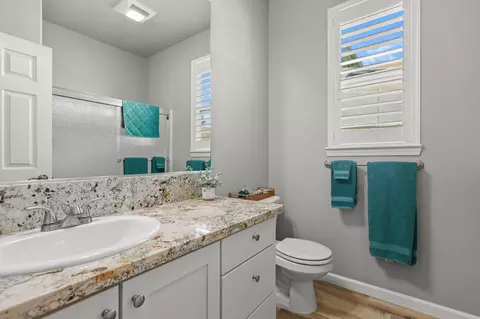 Bath - 878 Coggins St, Redding, CA 96003 photo 3 of 3