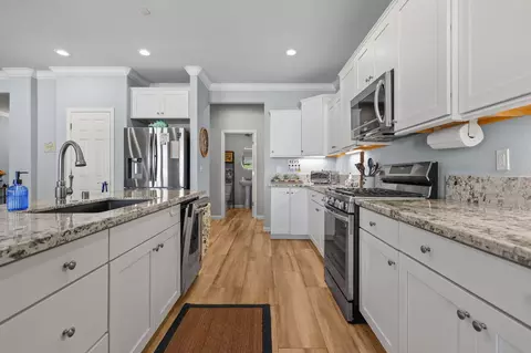 Kitchen - 878 Coggins St, Redding, CA 96003 photo 4 of 5