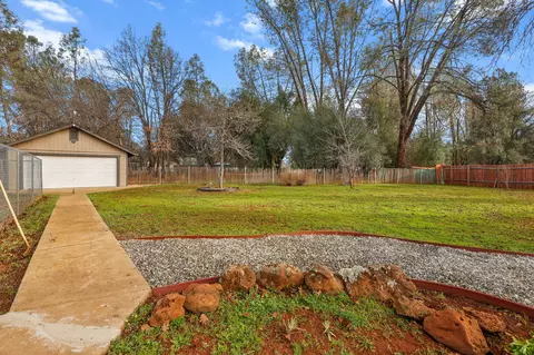 Exterior - 19760 Paso Robles Ave, Redding, CA 96003 photo 2 of 4