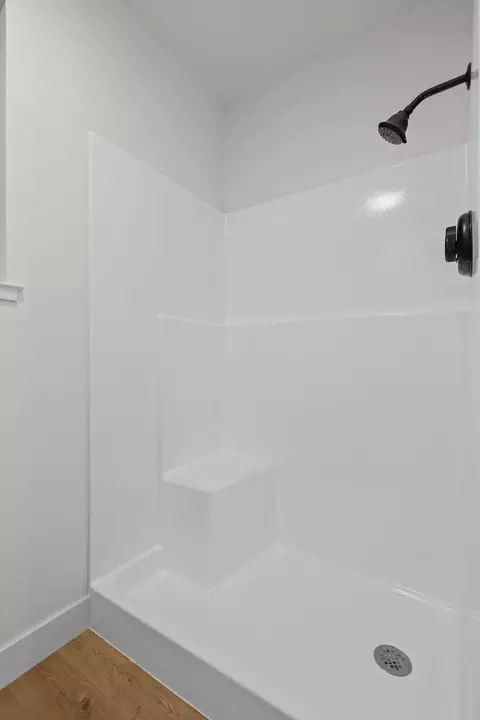Bath - 19760 Paso Robles Ave, Redding, CA 96003 photo 3 of 3