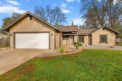 19760 Paso Robles Ave, Redding, CA 96003