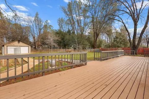 Exterior - 19760 Paso Robles Ave, Redding, CA 96003 photo 3 of 4