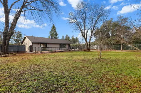Exterior - 19760 Paso Robles Ave, Redding, CA 96003 photo 4 of 4