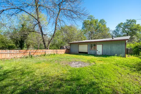 Exterior - 3081 Henderson Rd, Redding, CA 96002 photo 6 of 12